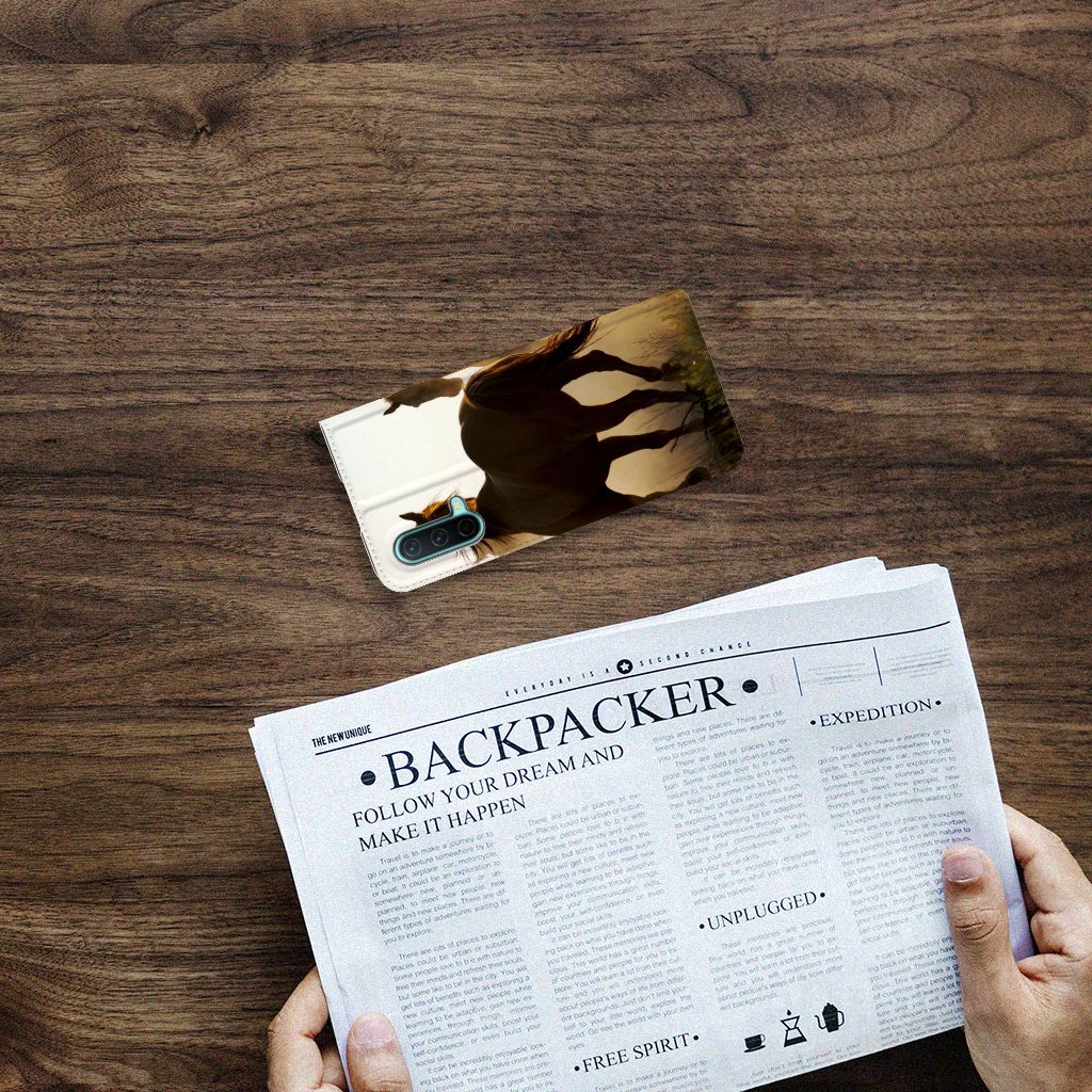 OnePlus Nord CE 5G Hoesje maken Design Cowboy met paardenprint op een houten tafel.