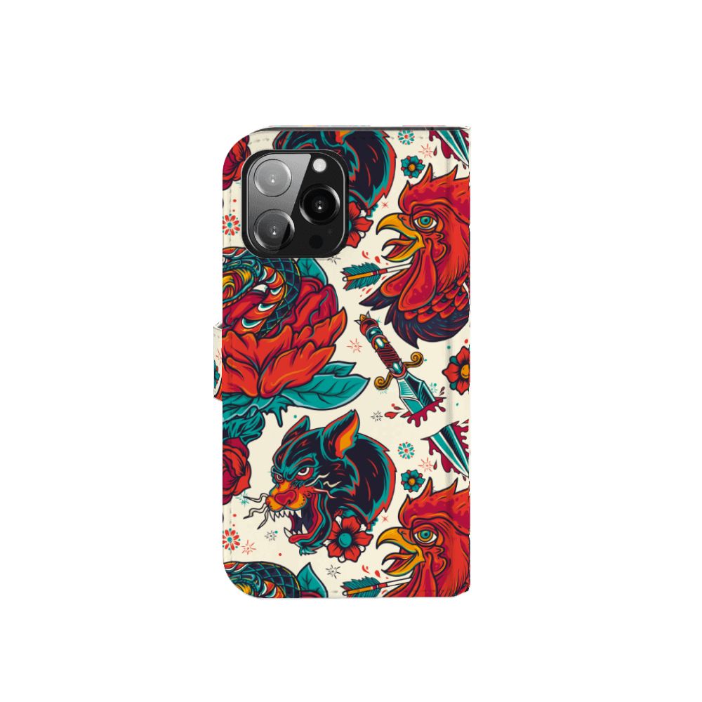 Telefoonhoesje met foto voor iPhone 13 Pro Max Old Skool met tattoo-achtige designs van rozen en hanen 🌹🐔.