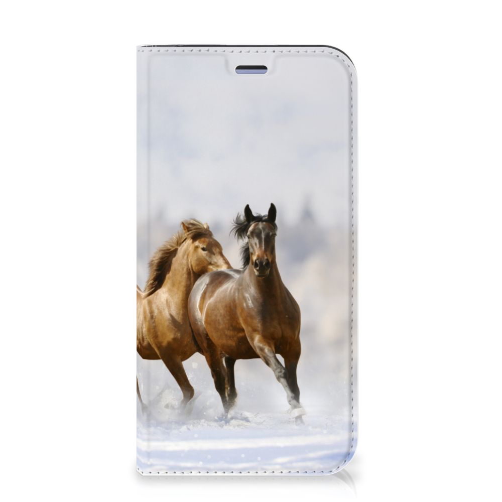 iPhone 12 Mini Hoesje maken Paarden met afbeelding van rennende paarden op een mooie achtergrond.
