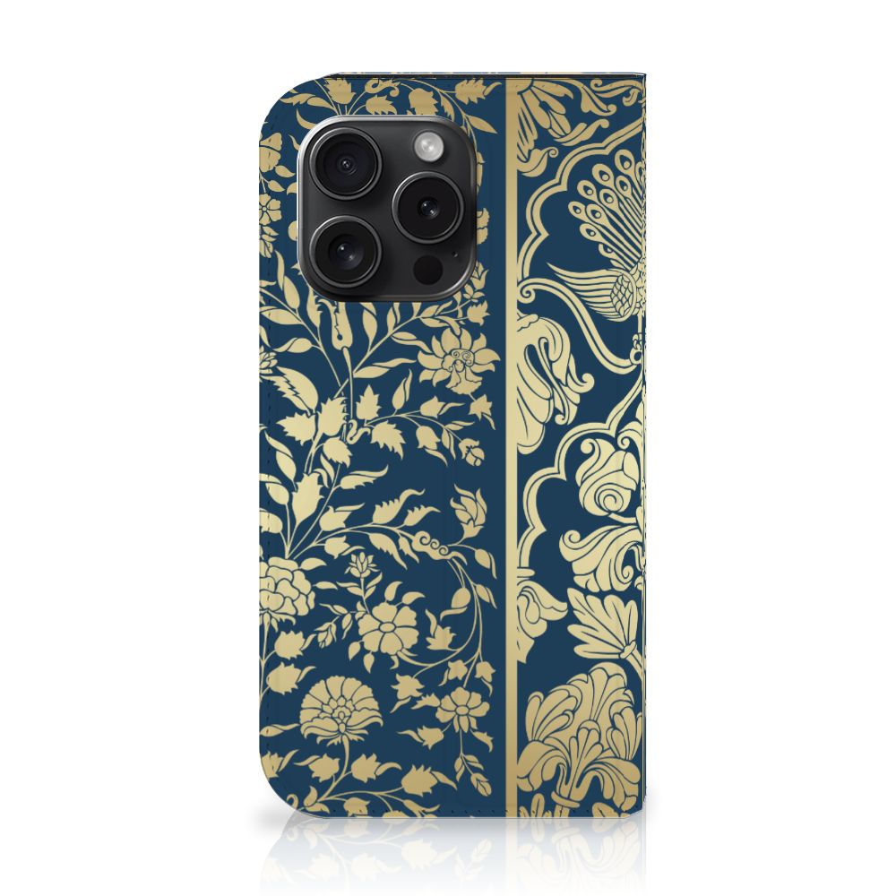 iPhone 15 Pro Smart Cover Beige Flowers met een elegant bloemenontwerp op een donkerblauwe achtergrond 🌸.