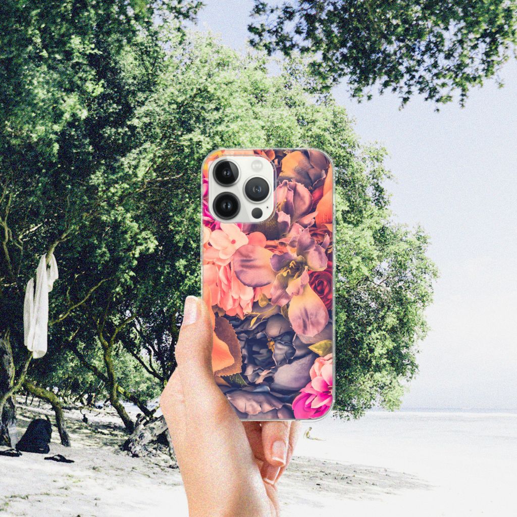 iPhone 13 Pro Max TPU Case Bosje Bloemen met kleurrijke bloemen op een strand backdrop 🌸