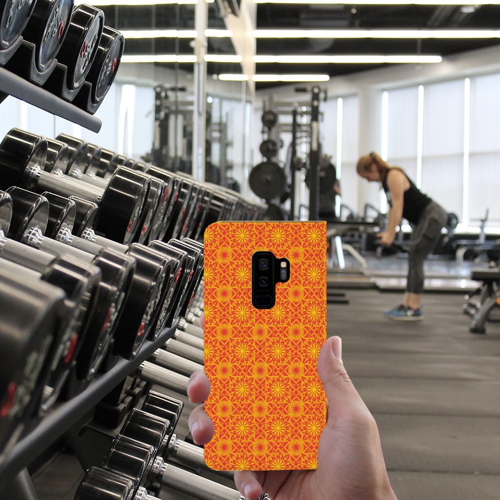 Samsung Galaxy S9 Plus Hoesje met Magneet Batik Oranje