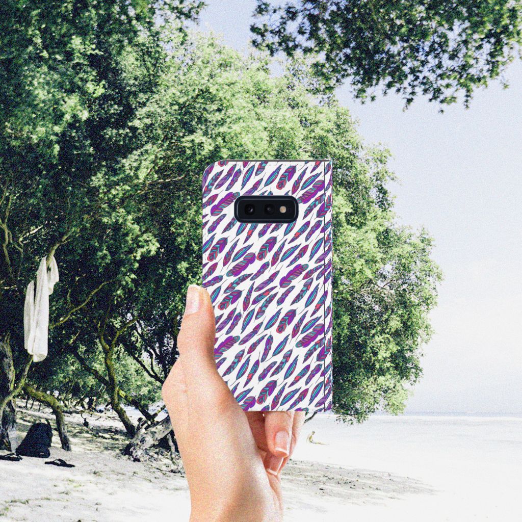 Samsung Galaxy S10e Hoesje met Magneet Feathers Color