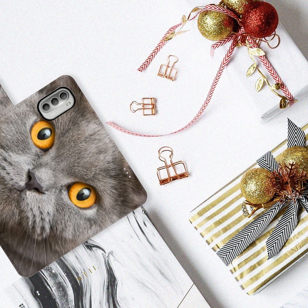 Telefoonhoesje met Pasjes Motorola Moto G51 5G Britse Korthaar met afbeelding van een schattige Britse korthaar kat.