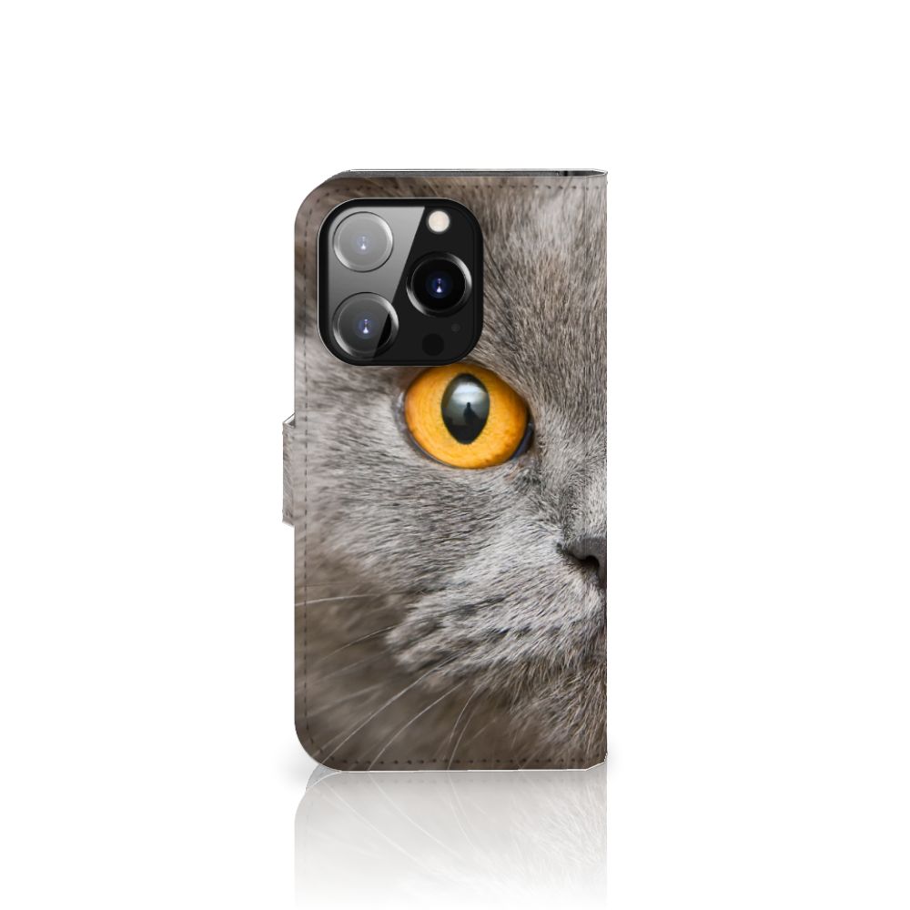 Telefoonhoesje met Pasjes iPhone 14 Pro Britse Korthaar met indrukwekkende kat met gele ogen