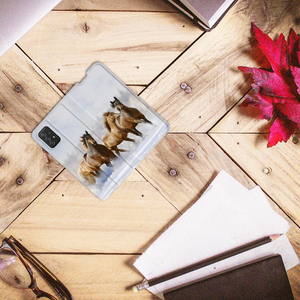 Samsung Galaxy A03s Hoesje maken Paarden met prachtige paardendessin op houten tafel