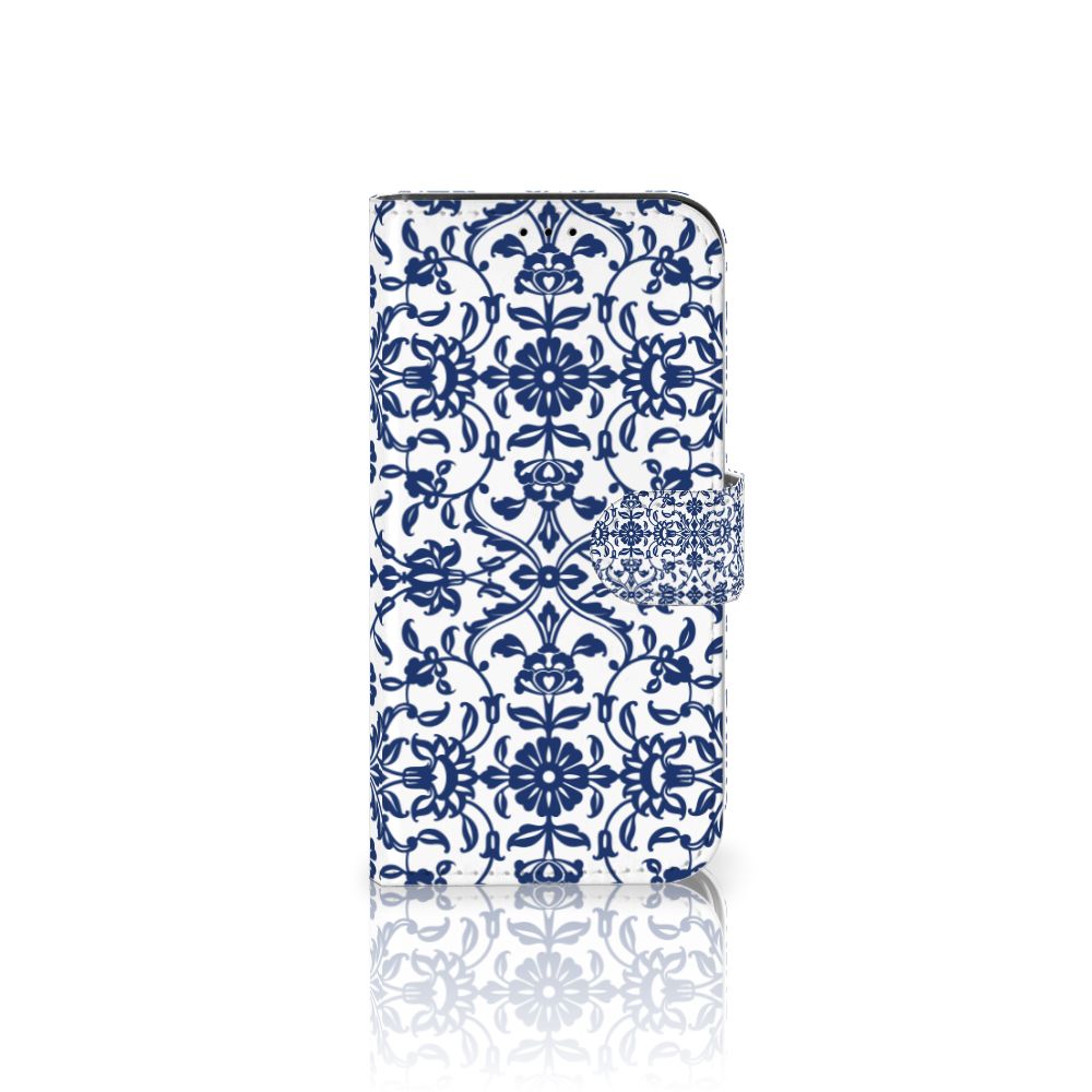 iPhone 13 Pro Hoesje Flower Blue met elegant bloemenpatroon in blauw en wit 🌸.