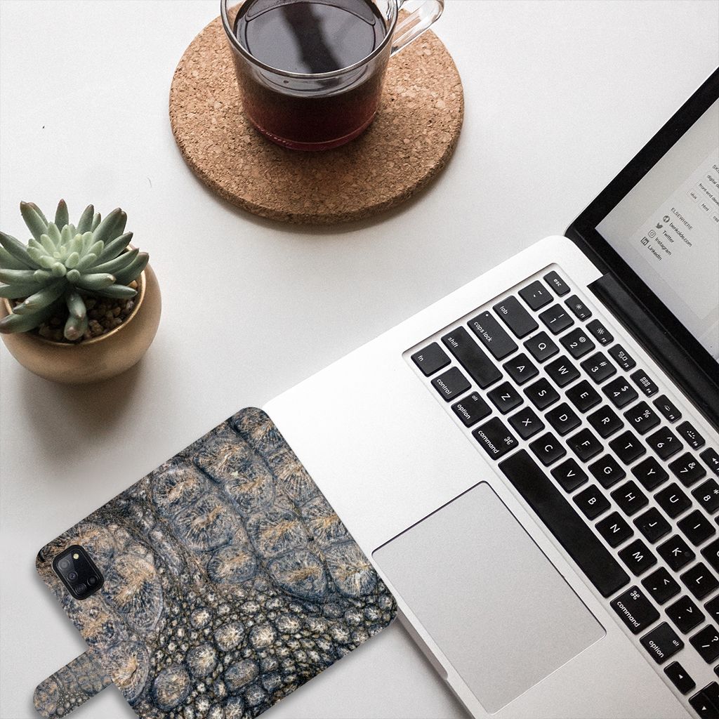 Samsung Galaxy A31 Telefoonhoesje met Pasjes Krokodillenprint