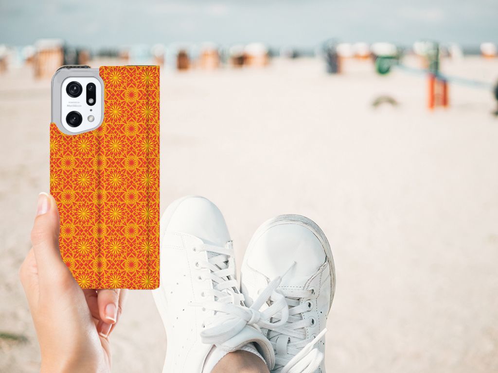 OPPO Find X5 Pro Hoesje met Magneet Batik Oranje - B2C Telecom