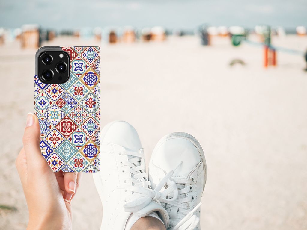 iPhone 13 Pro Standcase Tiles Color - B2C Telecom