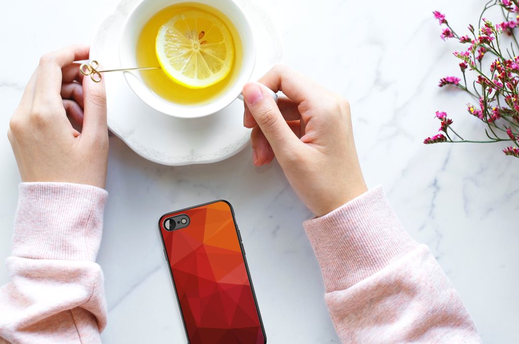 Backcover voor iPhone SE 2022 | SE 2020 | 7/8 Polygon Red met abstracte vormen en heldere kleuren.