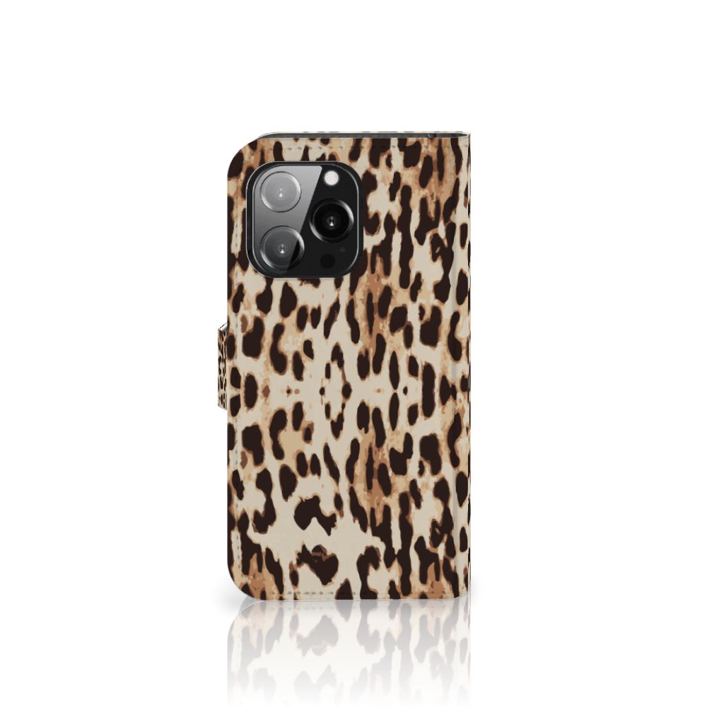 iPhone 13 Pro Telefoonhoesje met Pasjes Leopard met een stoere panterprint design 🐆.