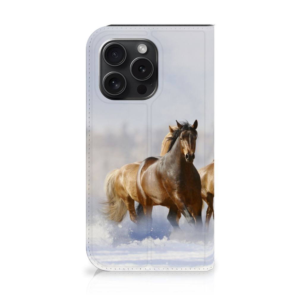 iPhone 15 Pro Hoesje maken Paarden met een prachtig paardenontwerp op een smartphonehoesje.
