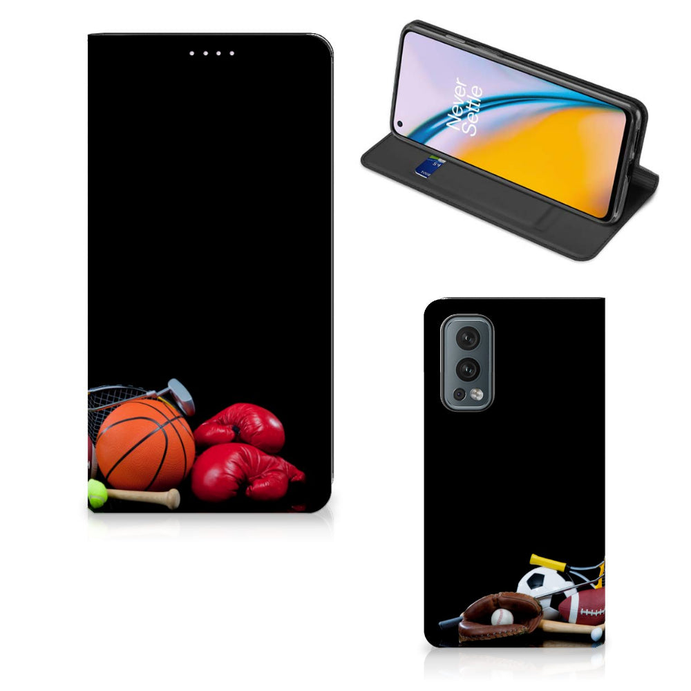 OnePlus Nord 2 5G Hippe Standcase Sports met sportuitrusting, basketbal, bokshandschoenen en voetbal.