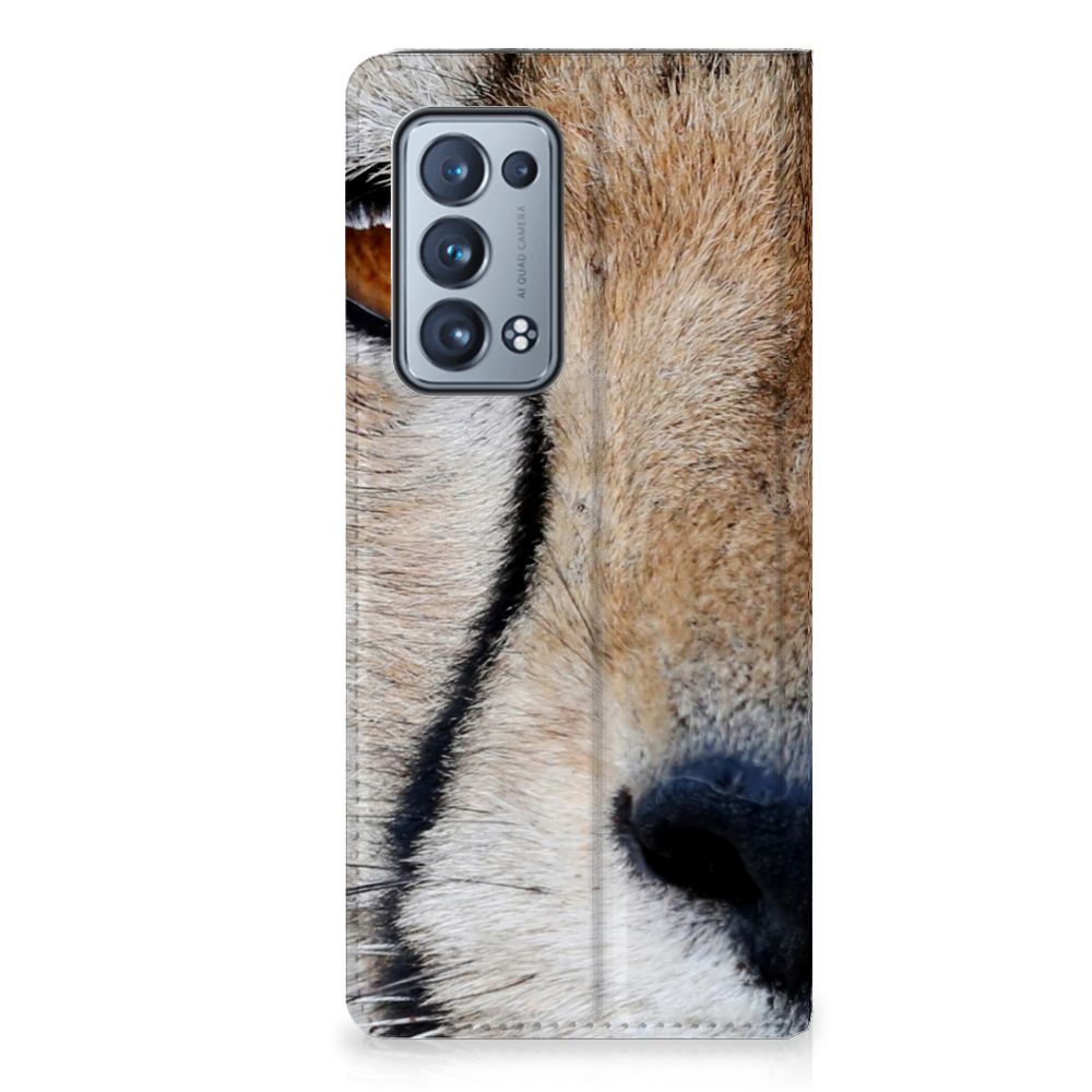 OPPO Reno 6 Pro Plus 5G Hoesje maken Cheetah met close-up van jachtluipaard print op stand case.