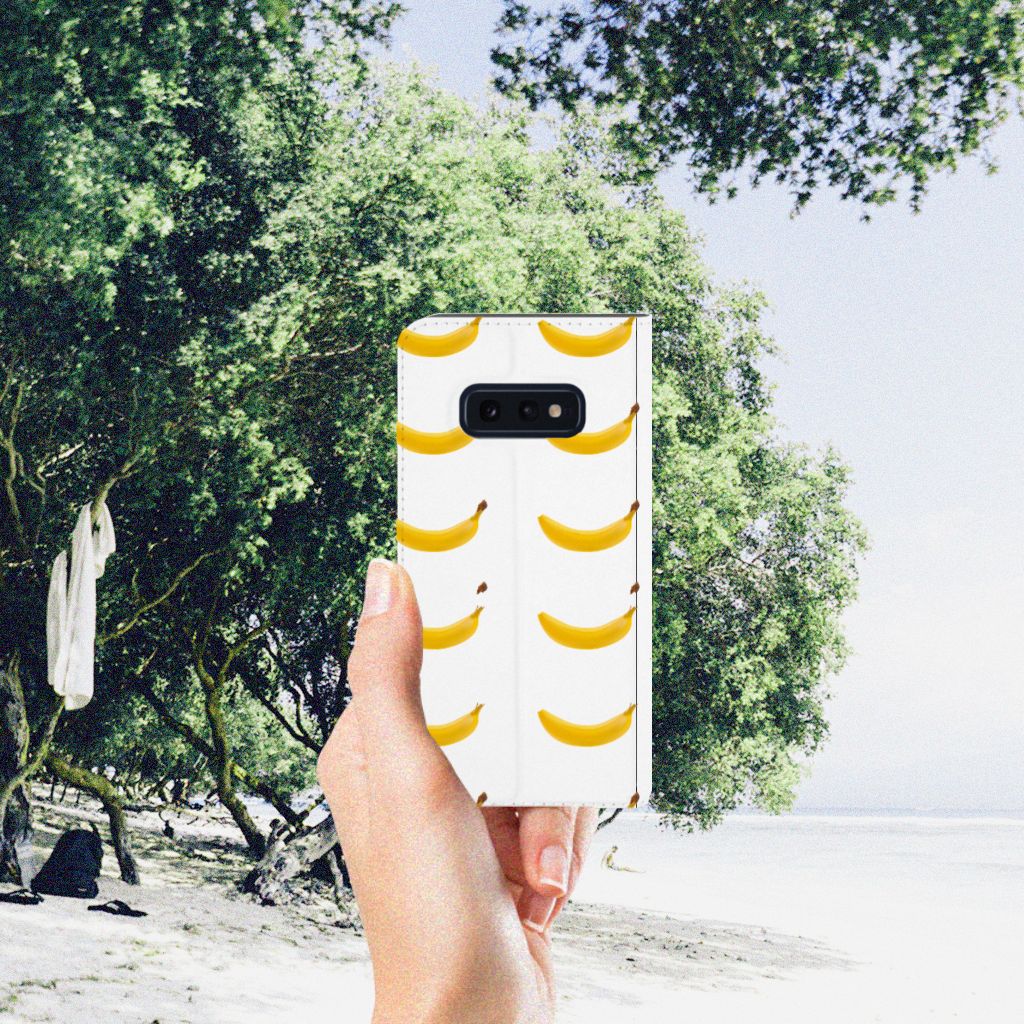 Samsung Galaxy S10e Flip Style Cover Banana