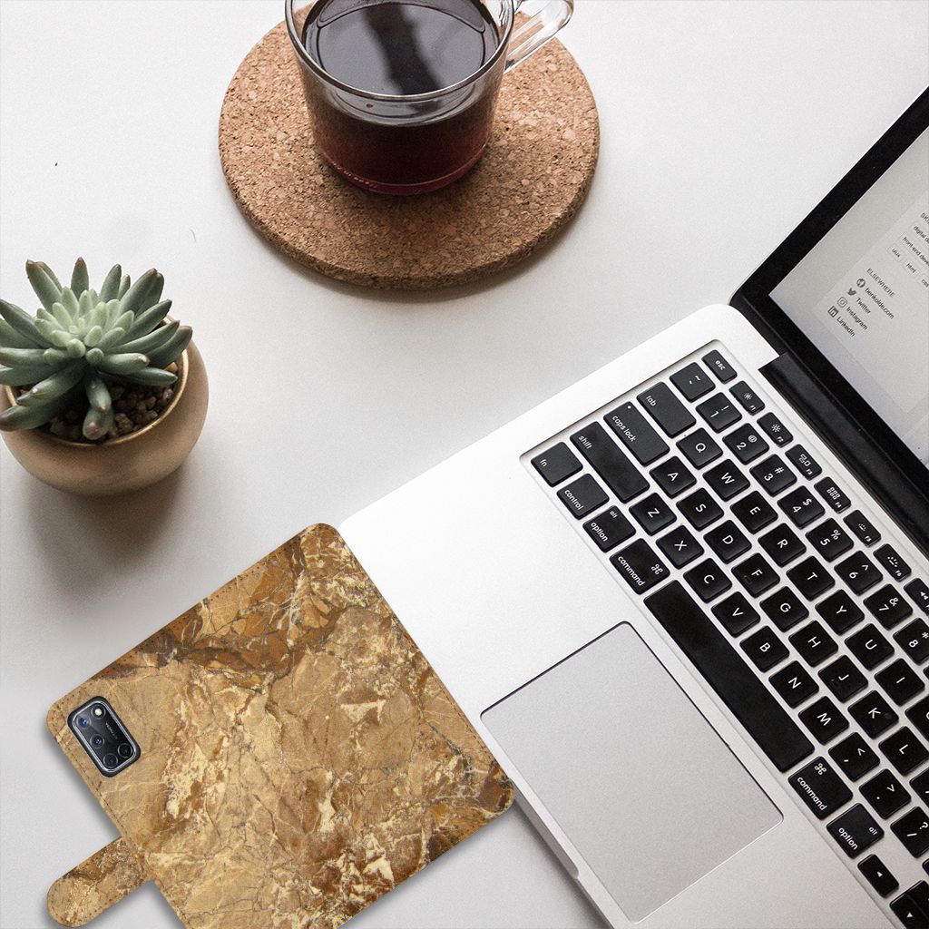 OPPO A72 | OPPO A52 Bookcase Marmer Creme op een bureau met laptop en planten.