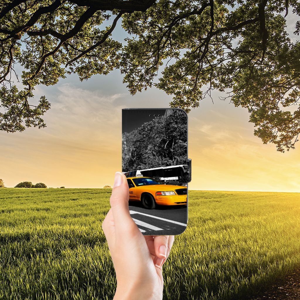 Apple iPhone 13 Flip Cover New York Taxi