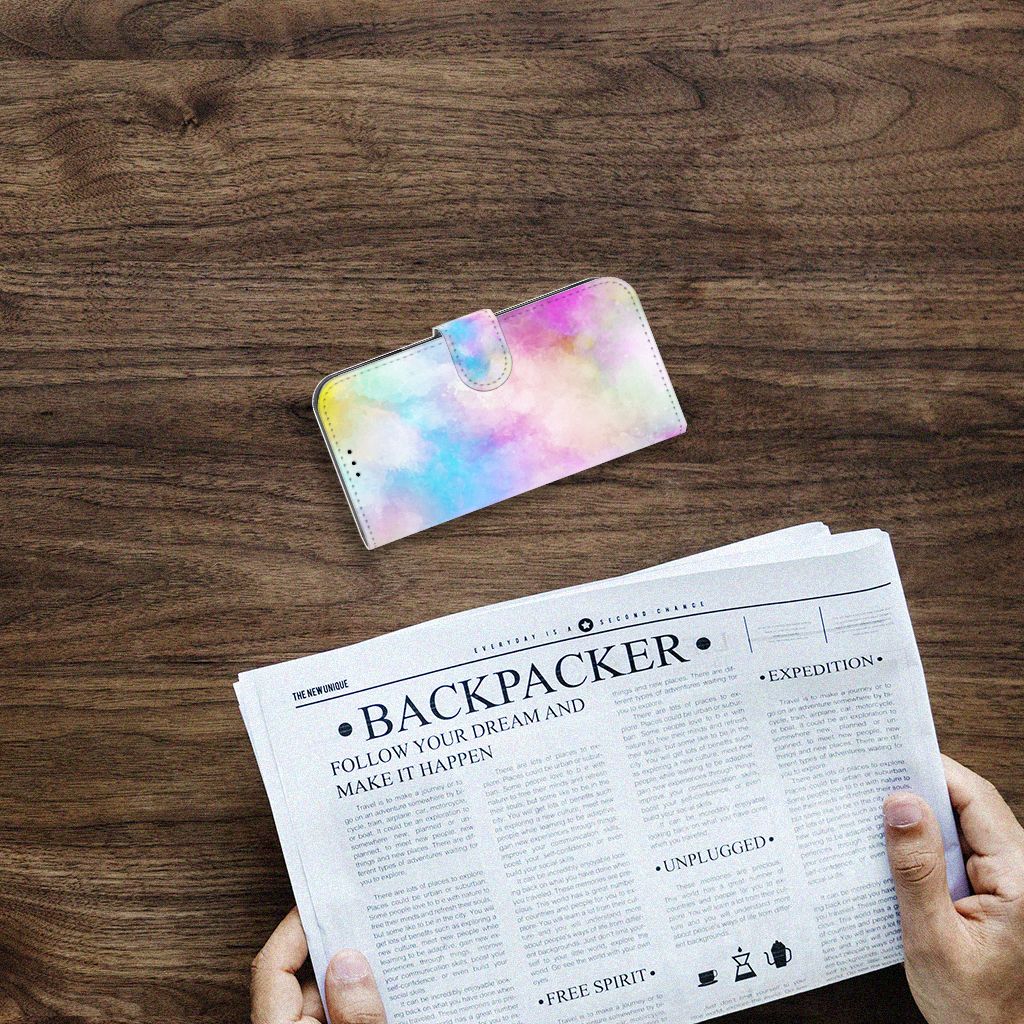 Hoesje Apple iPhone 14 Watercolor Light op een houten tafel met krant ernaast.