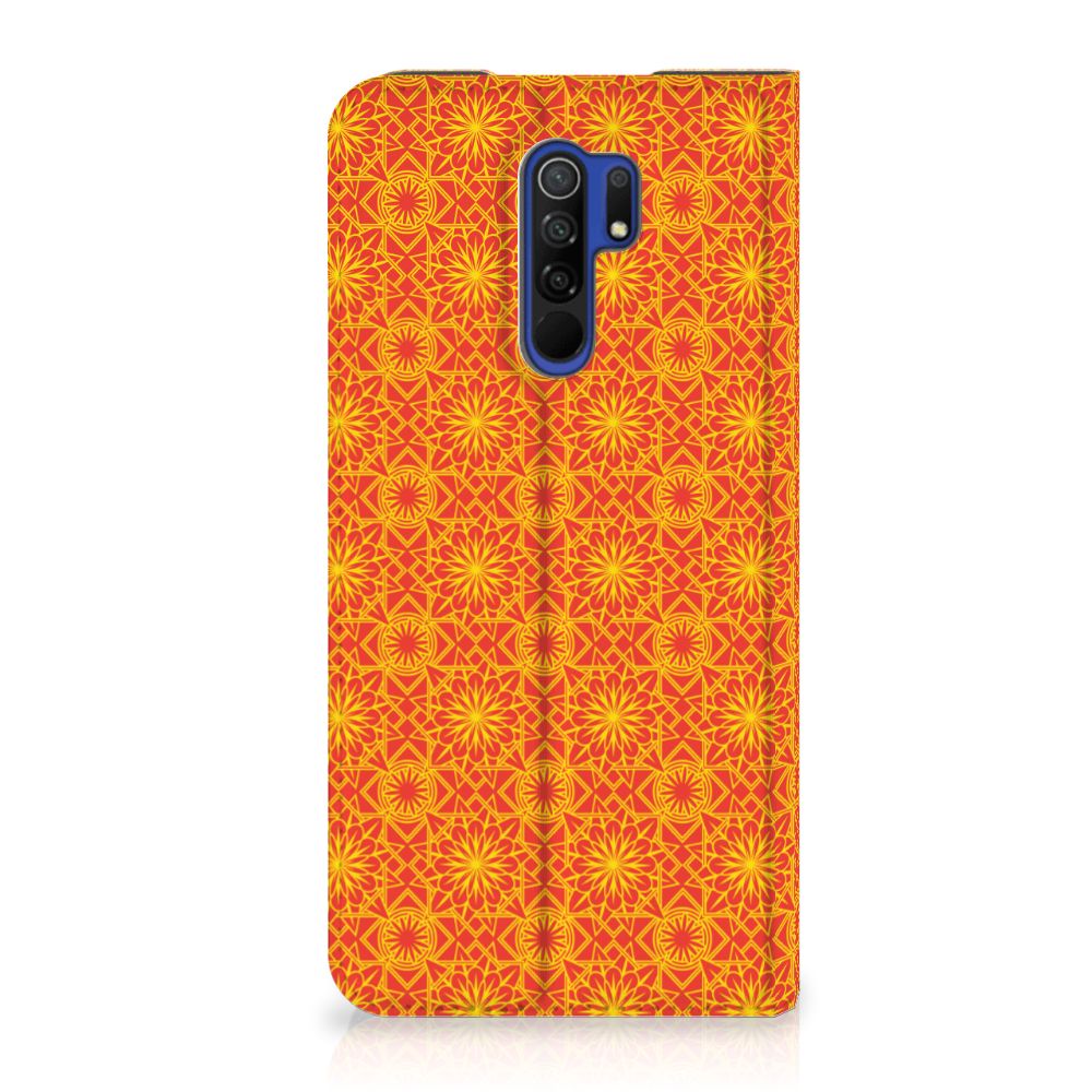 Xiaomi Redmi 9 Hoesje met Magneet Batik Oranje - B2C Telecom