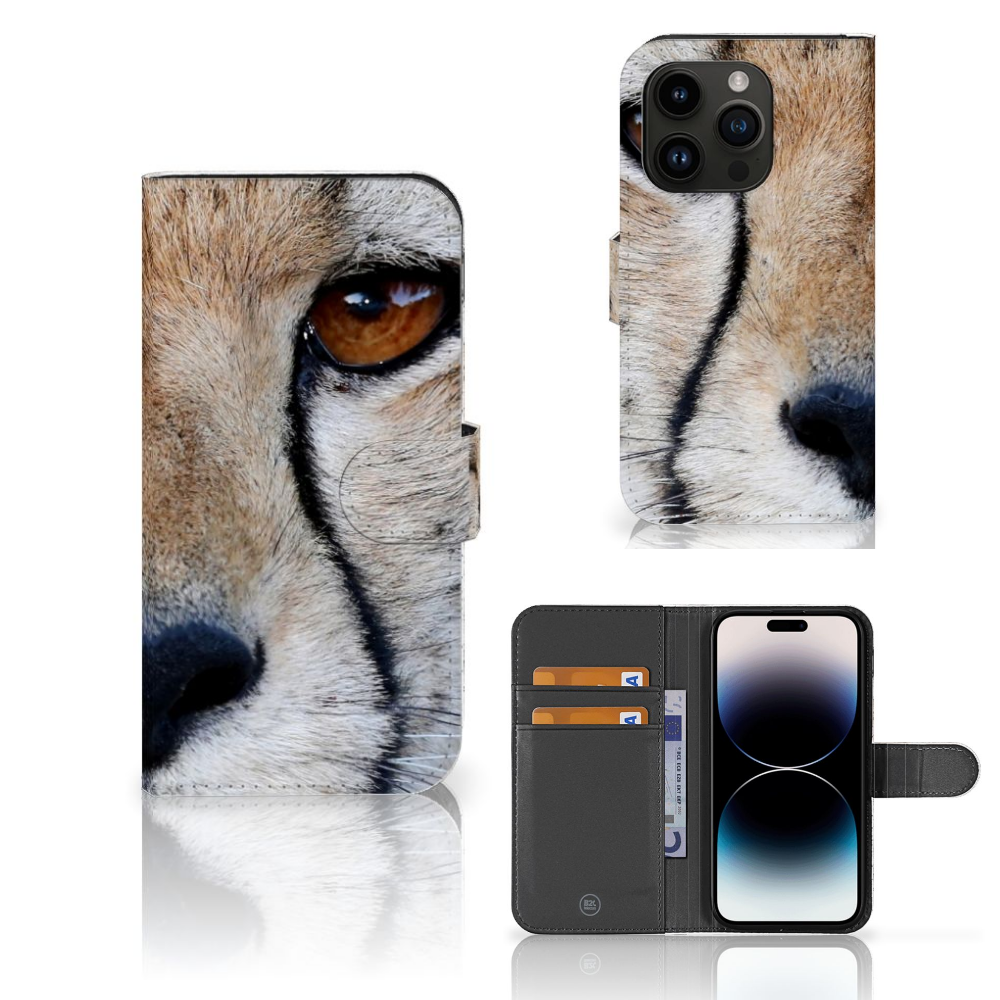 iPhone 15 Pro Telefoonhoesje met Pasjes Cheetah met close-up van cheeta oog en pasjes ruimte