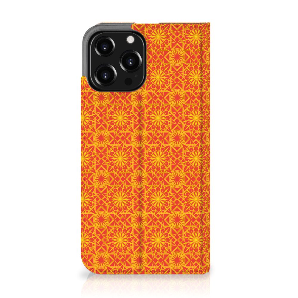 iPhone 13 Pro Max Hoesje met Magneet Batik Oranje - B2C Telecom