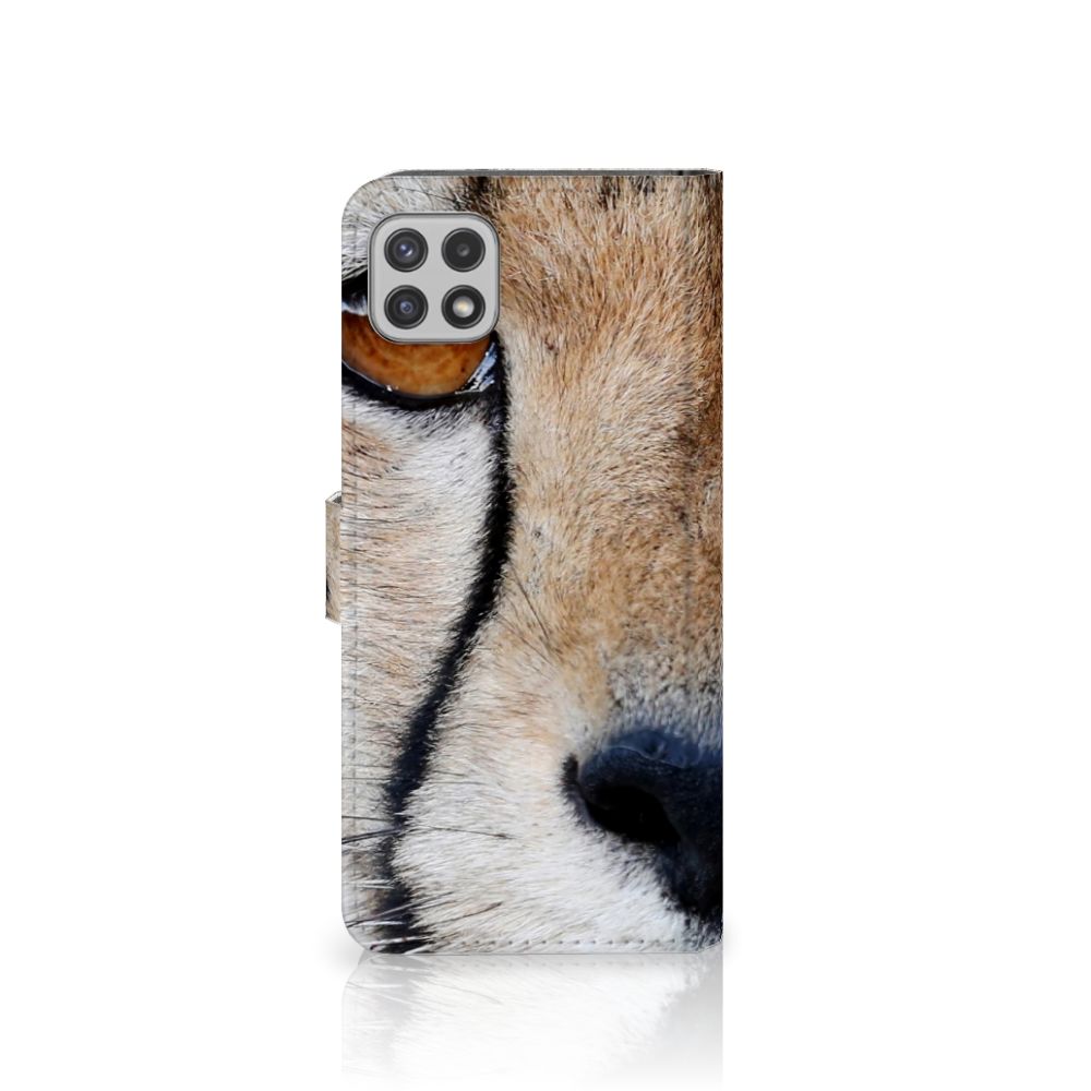 Samsung Galaxy A22 5G Telefoonhoesje met Pasjes Cheetah close-up afbeelding