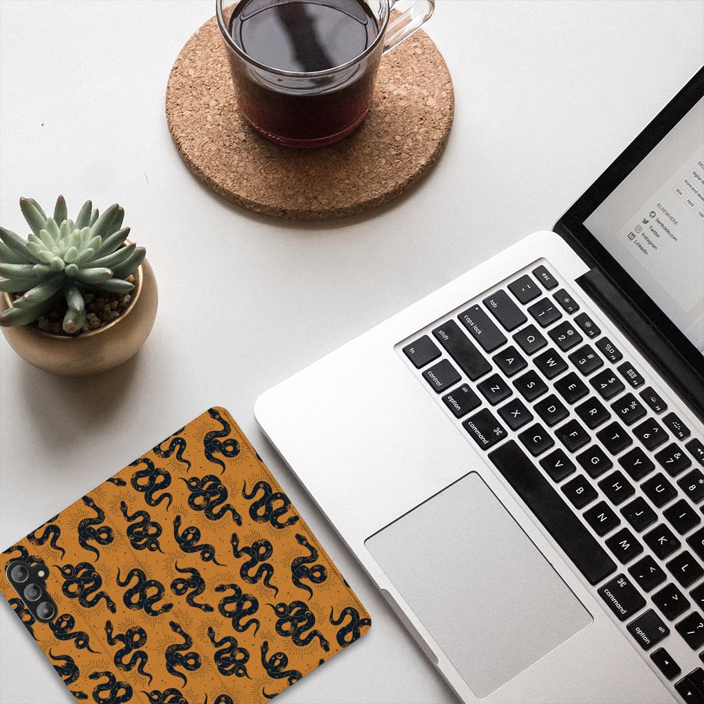Hoesje maken voor Samsung Galaxy A14 5G Snakes op bureau met laptop en planten.