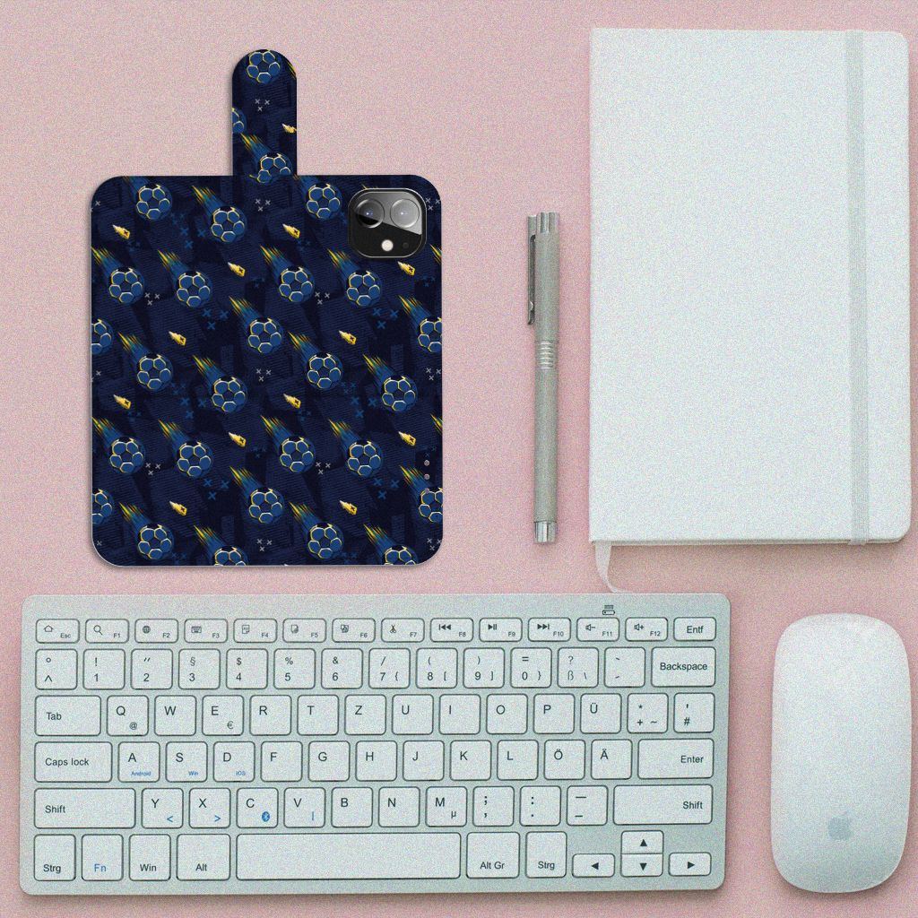 Telefoon Hoesje voor Apple iPhone 12 Mini Voetbal met een kleurrijk design op een toetsenbord en notitieboek.