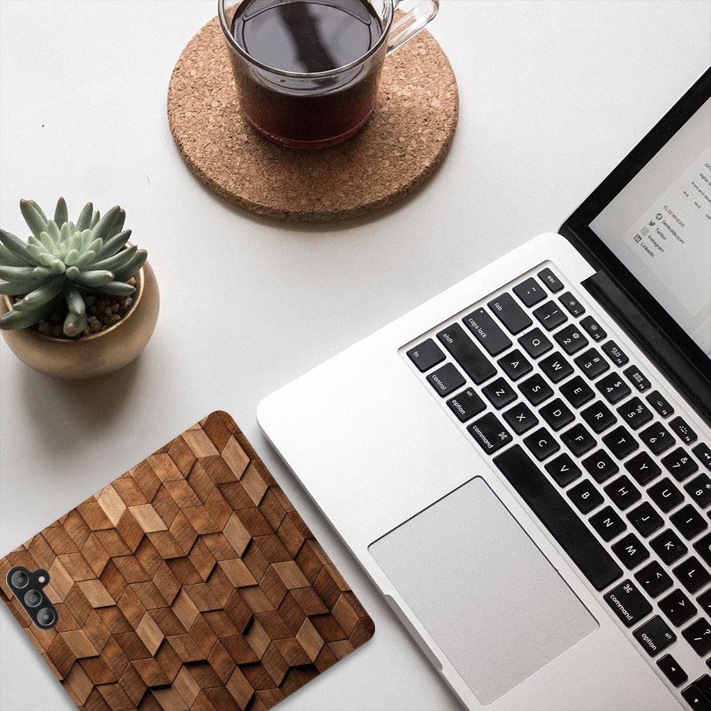 Book Wallet Case voor Samsung Galaxy A14 5G Wooden Cubes naast een laptop en een kopje koffie.