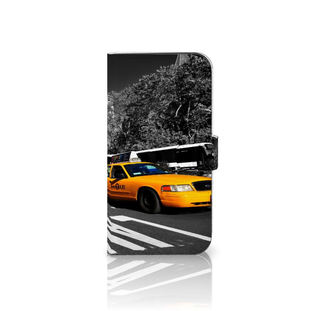 iPhone 15 Pro Max Flip Cover New York Taxi met een gele taxi in de stad New York als design.