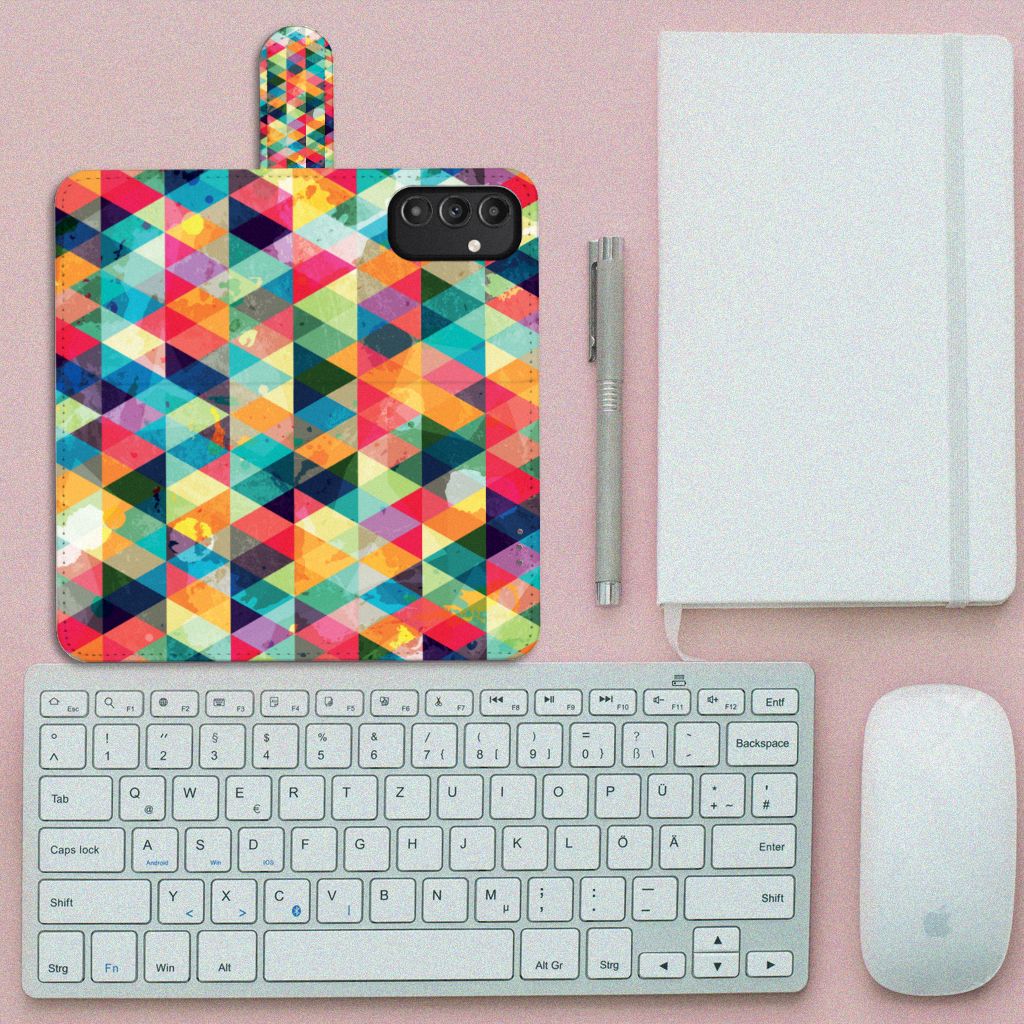 Samsung Galaxy A14 5G Telefoon Hoesje Geruit met kleurrijk geometrisch design en toetsenbord in beeld