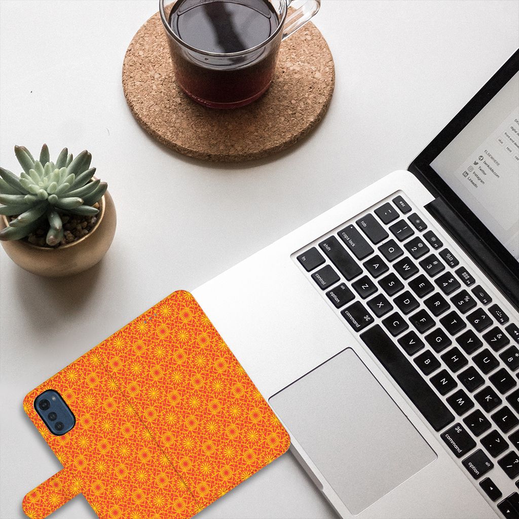 Motorola Moto E32 | Moto E32s Telefoon Hoesje Batik Oranje