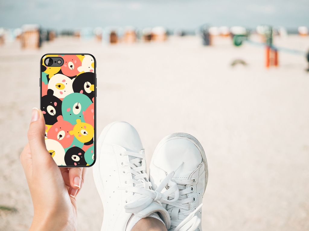 iPhone SE 2022 | SE 2020 | 7/8 Hoesje Bears on a beach, showcasing colorful bear illustrations and stylish design.