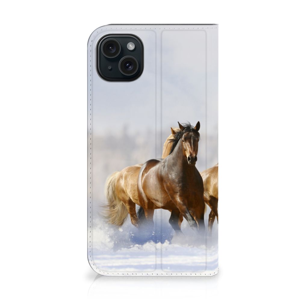 iPhone 15 Plus Hoesje maken Paarden met afbeelding van galloperende paarden op een smartphonehoesje.
