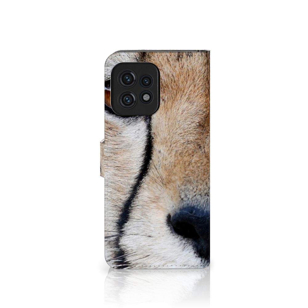 Motorola Edge 40 Pro Telefoonhoesje met Pasjes Cheetah met close-up van cheeta