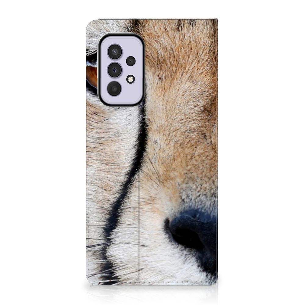 Samsung Galaxy A33 5G Hoesje maken Cheetah, close-up van een cheetah op een stand case.