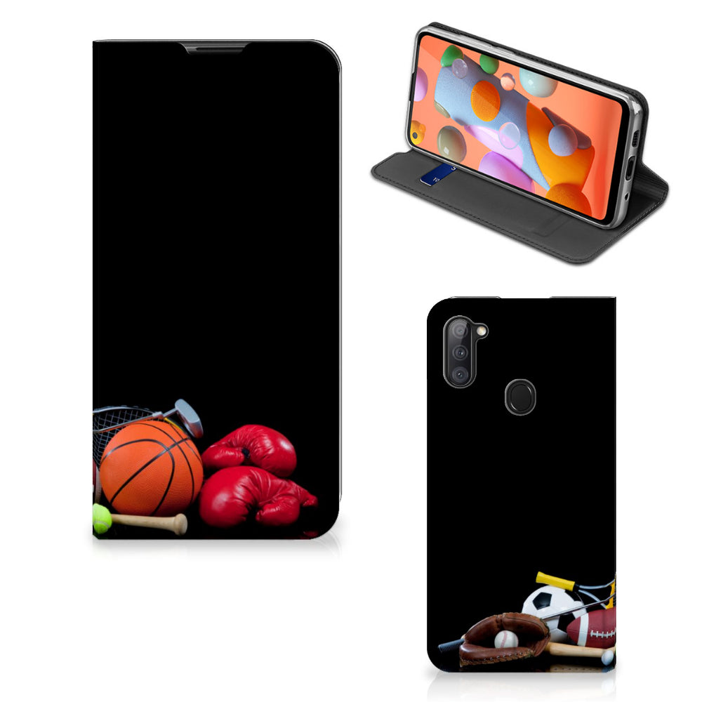 Samsung Galaxy M11 | A11 Hippe Standcase Sports met diverse sportafbeeldingen zoals basketbal en voetbalschoenen.