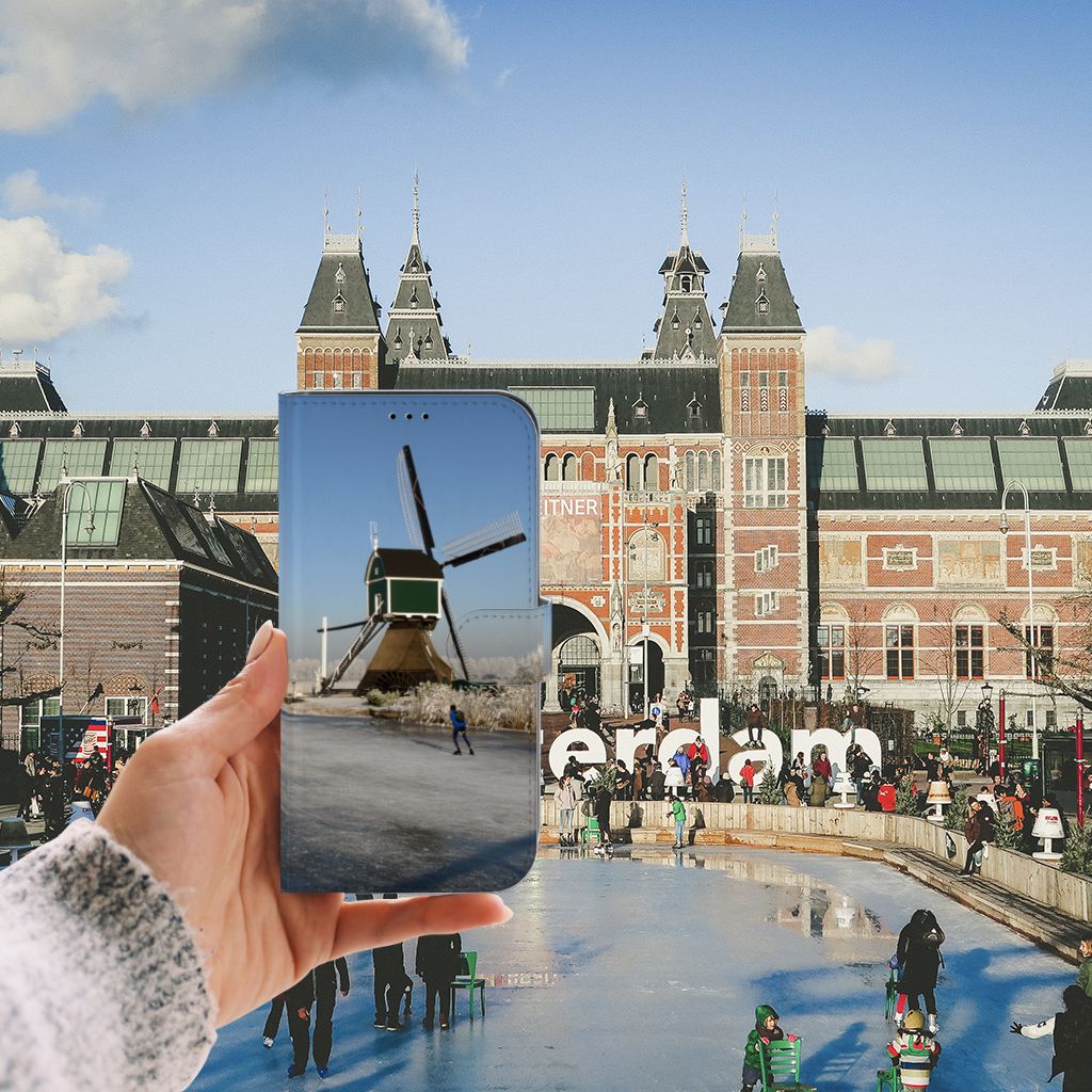 iPhone 13 Pro Max Flip Cover Schaatsers voor een typisch Hollands ontwerp met een molen en schaatsers in Amsterdam