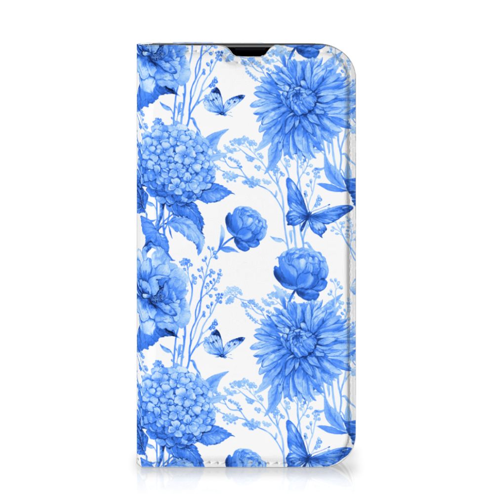 Smart Cover voor iPhone 13 Pro Flowers Blue met prachtig Delftsblauw bloemenontwerp en vlinders.