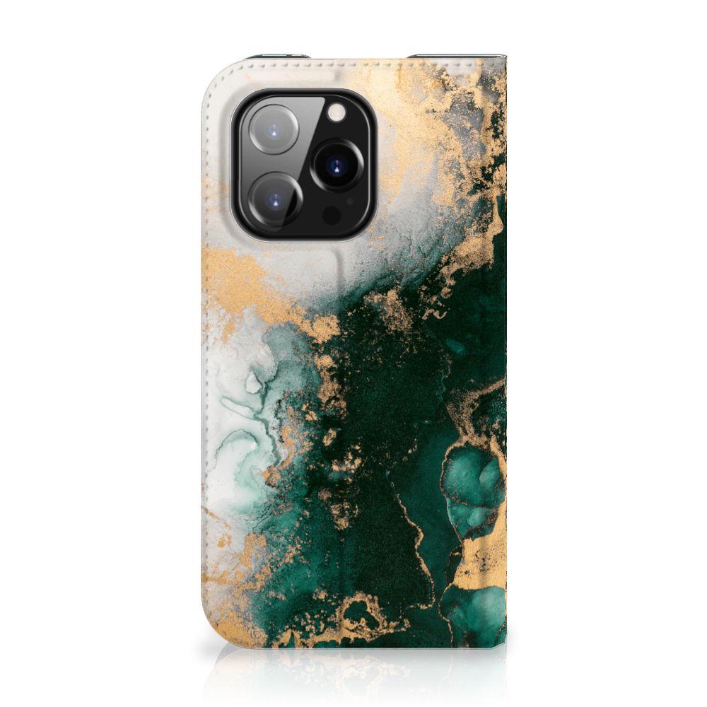 Standcase voor iPhone 14 Pro Marmer Groen met elegant groen en gouden marmerdesign. Perfect voor stijl en bescherming.