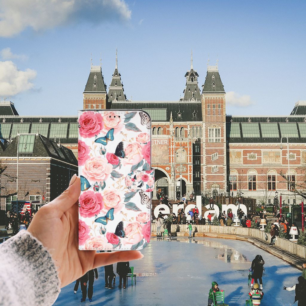 iPhone 13 Pro Max Hoesje Butterfly Roses met een romantisch ontwerp voor de Rijksmuseum achtergrond