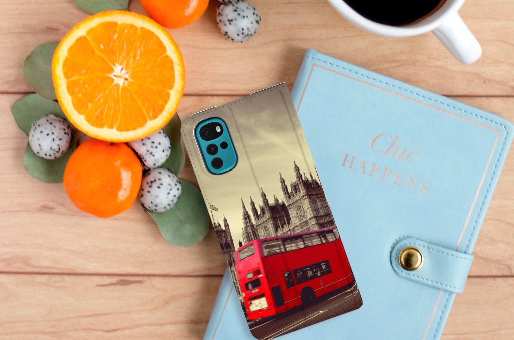 Motorola Moto G22 Book Cover Londen - B2C Telecom