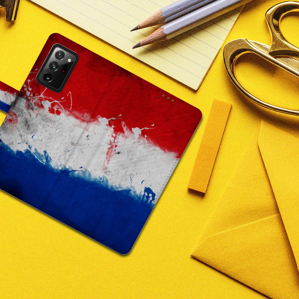 Samsung Galaxy Note20 Ultra Bookstyle Case Nederland met Nederlandse vlag in stijlvolle setting.