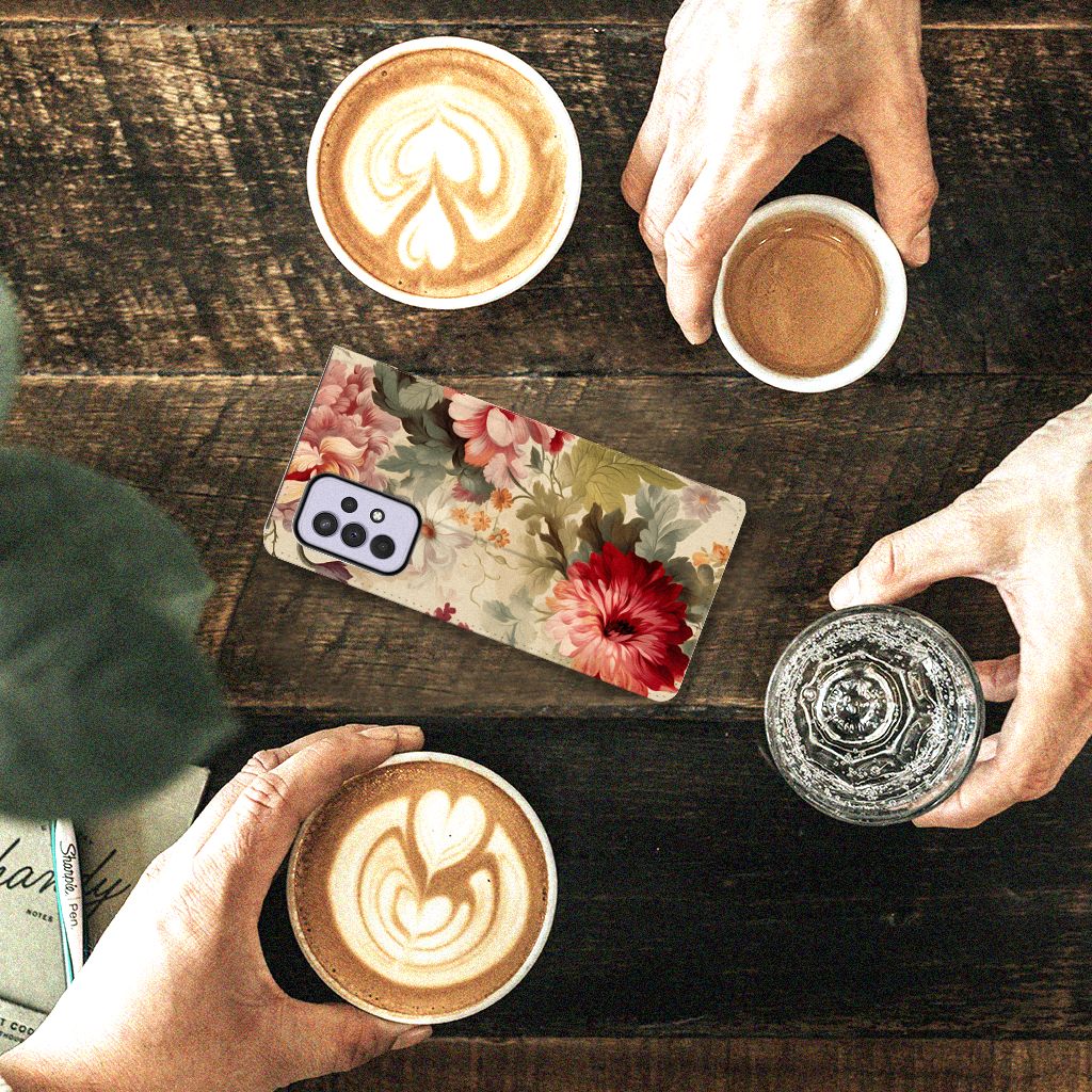 Samsung Galaxy A33 5G Smart Cover Bloemen Aanzicht met koffie.