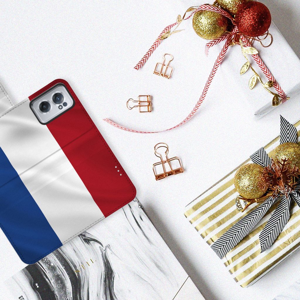 OnePlus Nord CE 2 Bookstyle Case Nederlandse Vlag op tafel met cadeaus en versieringen