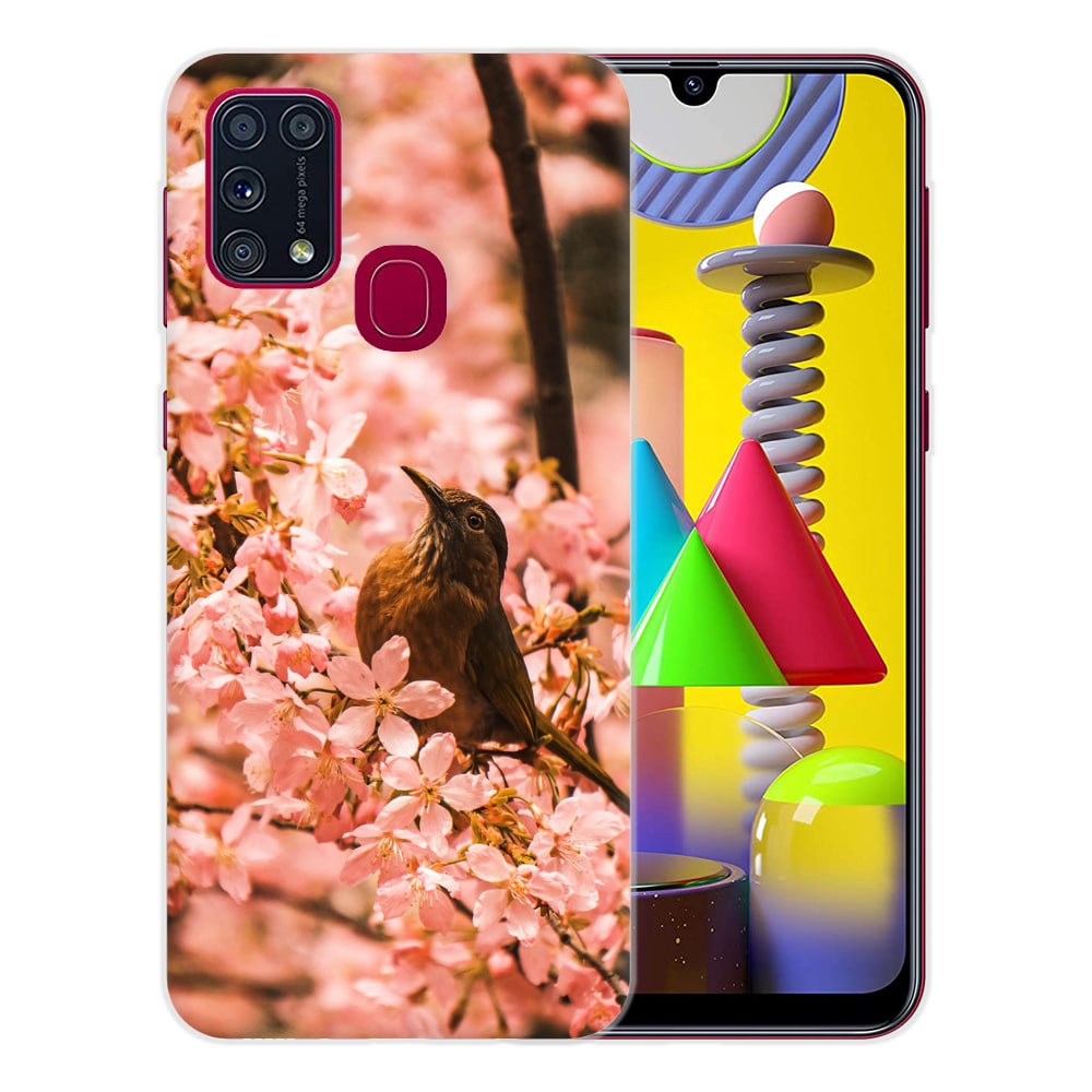 Achterkant van het Samsung Galaxy M31 TPU hoesje met camera-uitsparing naast het toestel, voorbeeldontwerp vogel in bloesem