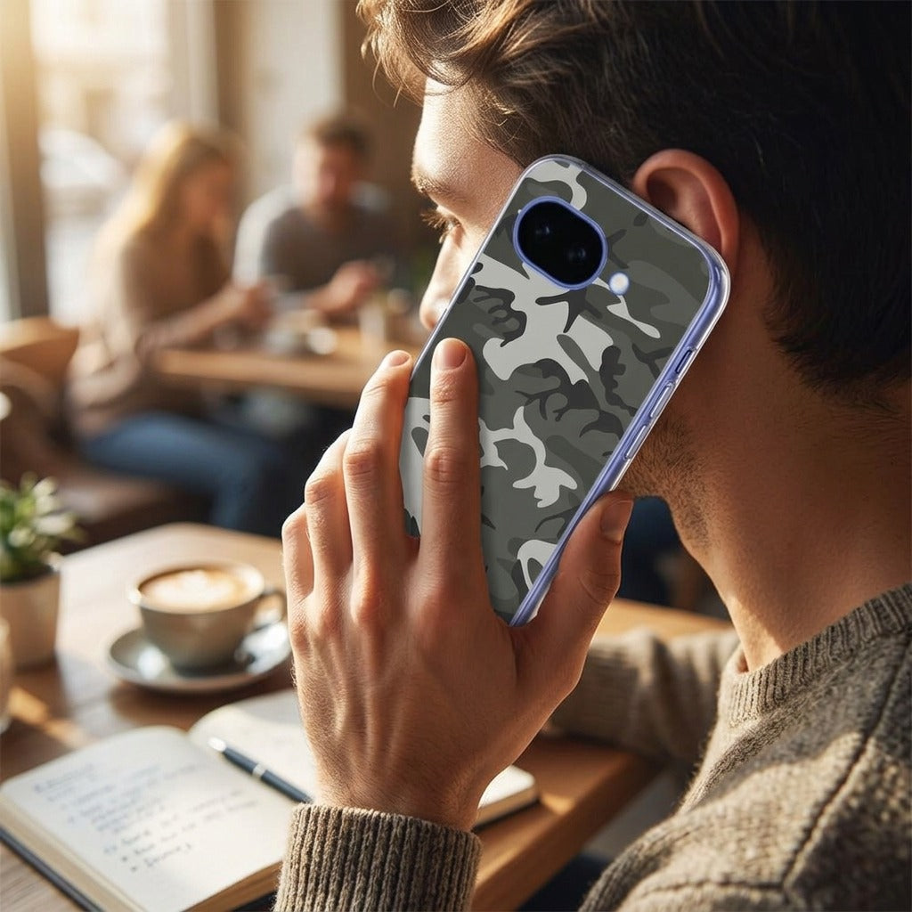 Back cover hoesje Google Pixel 10a Army Light - lifestyle foto in huiselijke setting