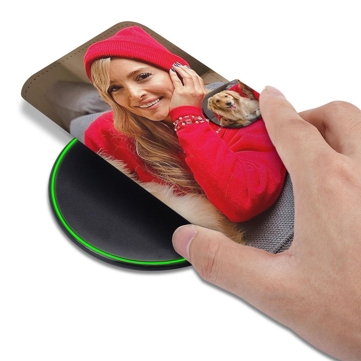 Google Pixel 10a Bookcase Hoesje Maken met Eigen Foto met een vrouw in een rode trui en haar hond.