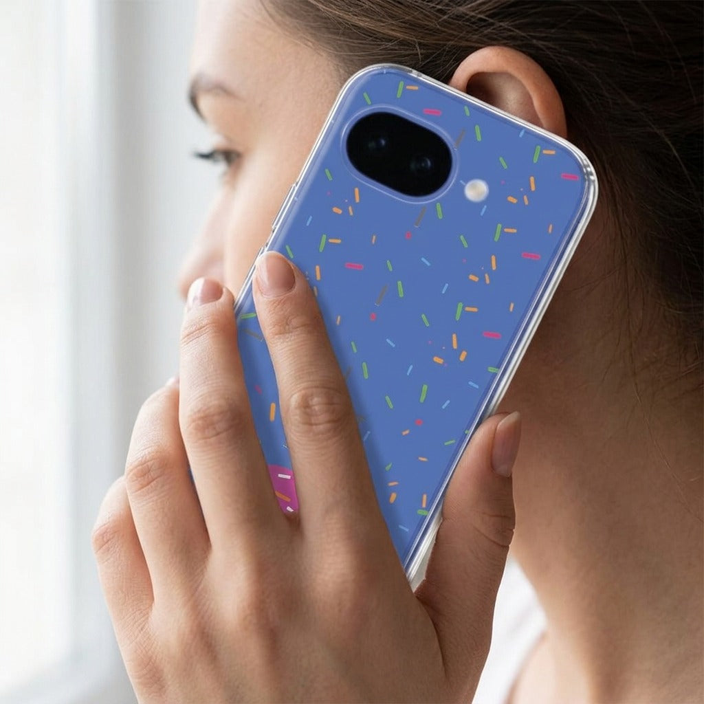 Siliconen hoesje Google Pixel 10a Donut Roze - lifestyle foto in huiselijke setting